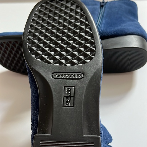 Aerosoles booties suede blue. Size 7.5 - Picture 3 of 5